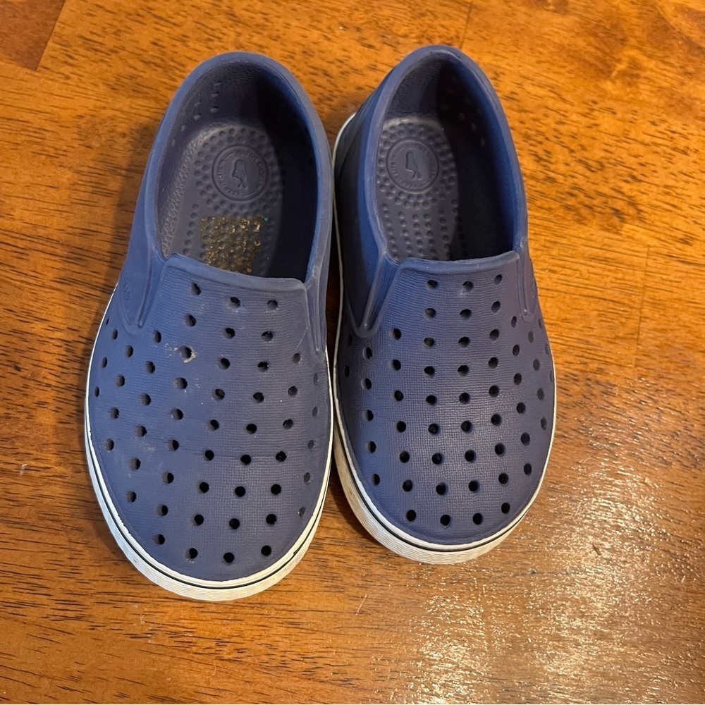 Native Miles Navy Perforated Slip-Ons shoes size 8 - Picture 5 of 11